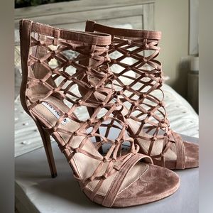 Steve Madden Ursula heels color blush never worn